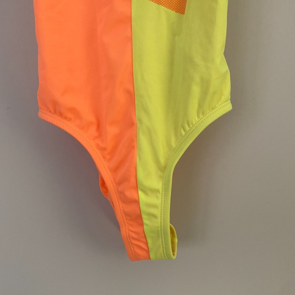 BNWT Nike Orange and Yellow One-Piece Swimsuit W/ Cross Back Size Extra Large - Picture 4 of 10
